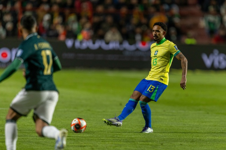 华体会体育-巴西后卫谈高原作战：冲刺跑后喘不过气+赛后吸氧 现在还在不停咳