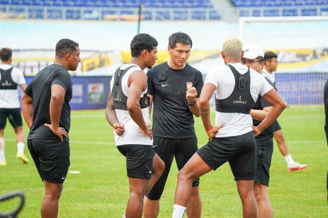 华体会体育-邵佳一首秀重逢国足前队友 西海岸后防顽疾待解决