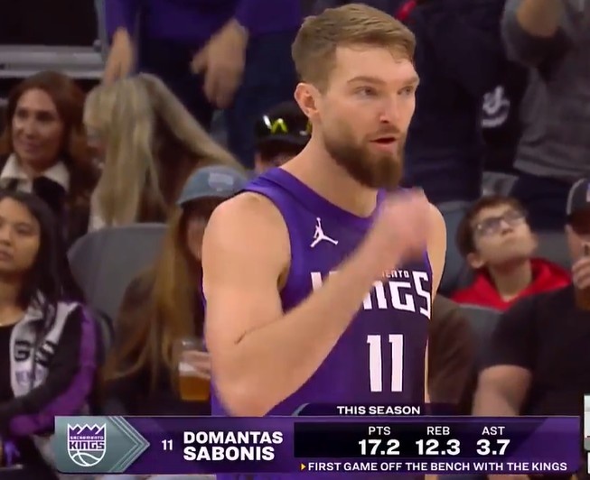 欢迎回来！小萨复出&amp;国王生涯首次替补登场 全场观众欢呼鼓掌！