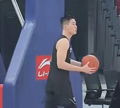 华体会官网-CBA训练惯例与“加练文化”：王证与易建联的共性